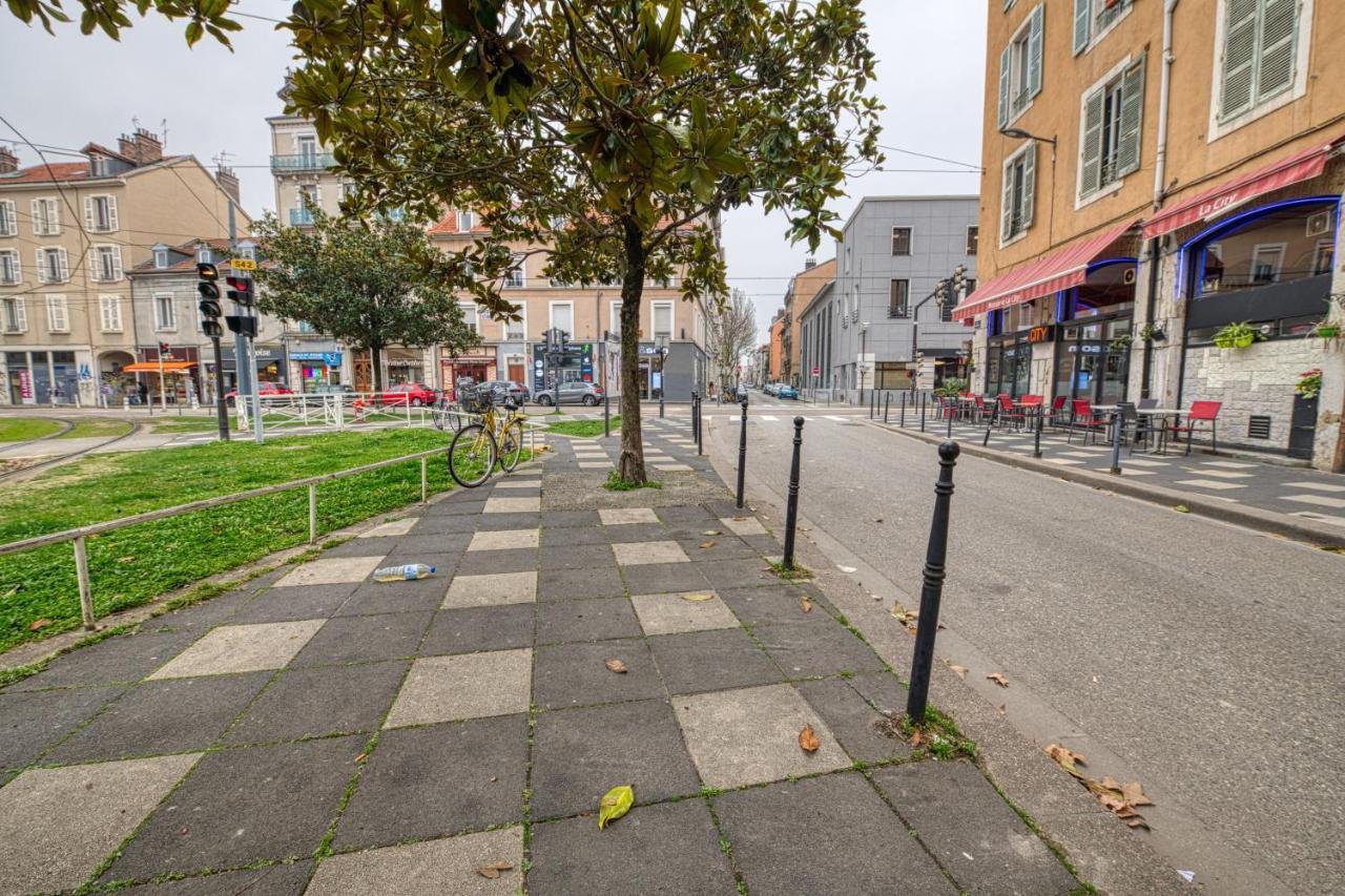 Le Petit Ideal Confort Gare Netflix Stationnement Proche Et Gratuit Grenoble Exterior photo